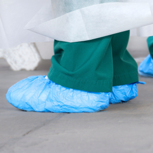 Disposable nonwoven shoe covers for hygiene and infection control